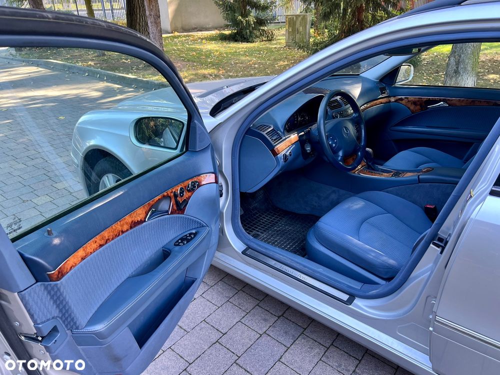 Mercedes-Benz Klasa E 320 4-Matic T Elegance - 5