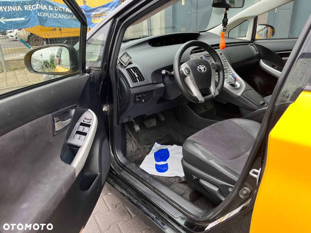Toyota Prius 1.8 HSD Active - 28