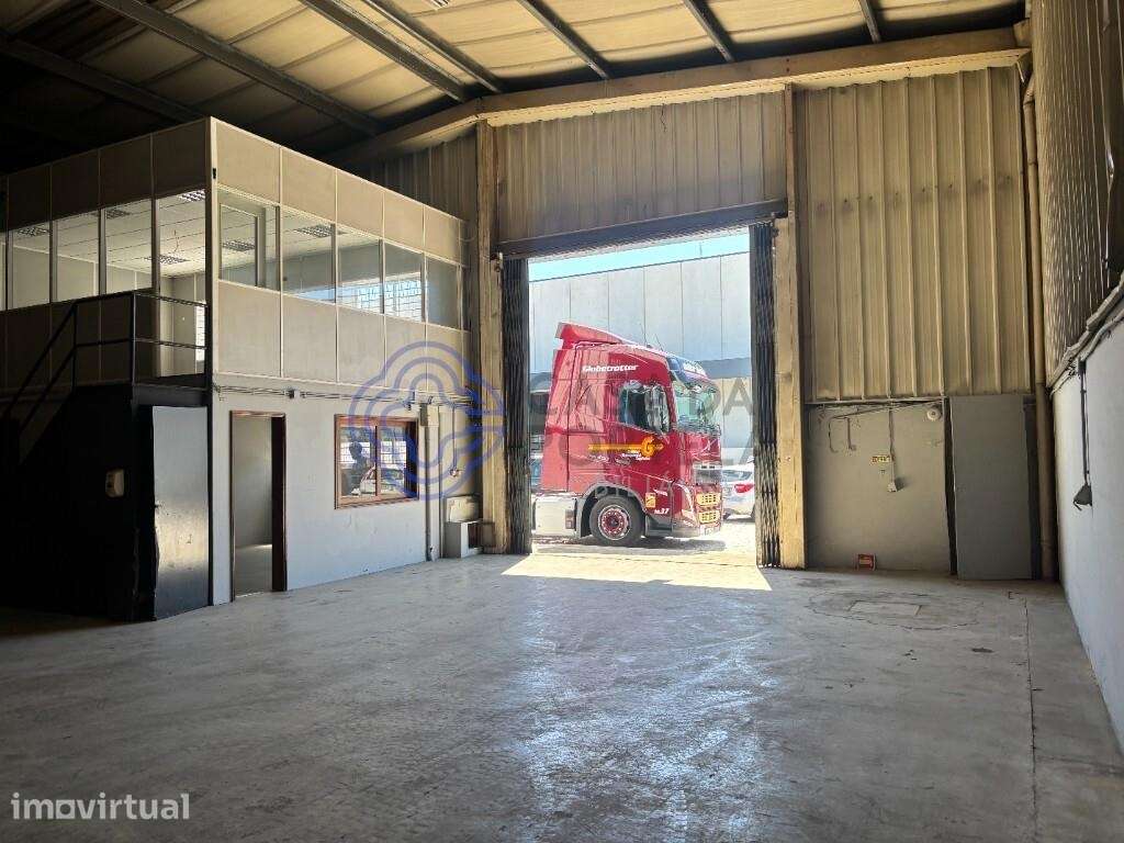 ARMAZÉM COM 1200 m2 - Grande imagem: 4/8