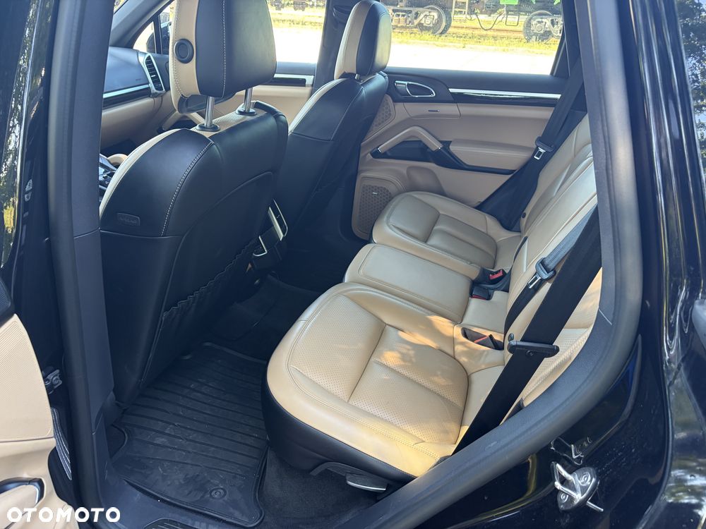 Porsche Cayenne Platinum Edition - 12