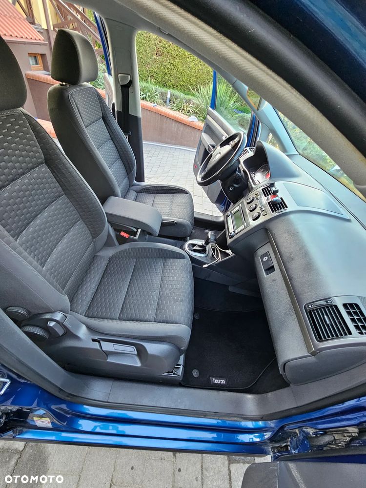 Volkswagen Touran 1.4 TSI Conceptline DSG - 11