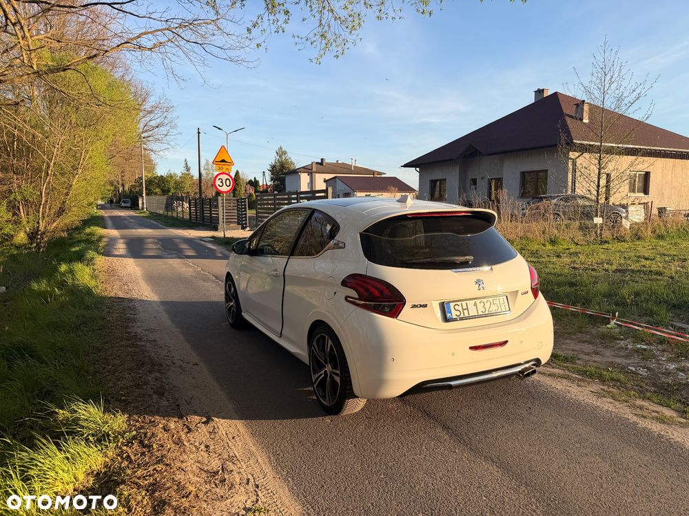 Peugeot 208 GTI 200 THP - 5