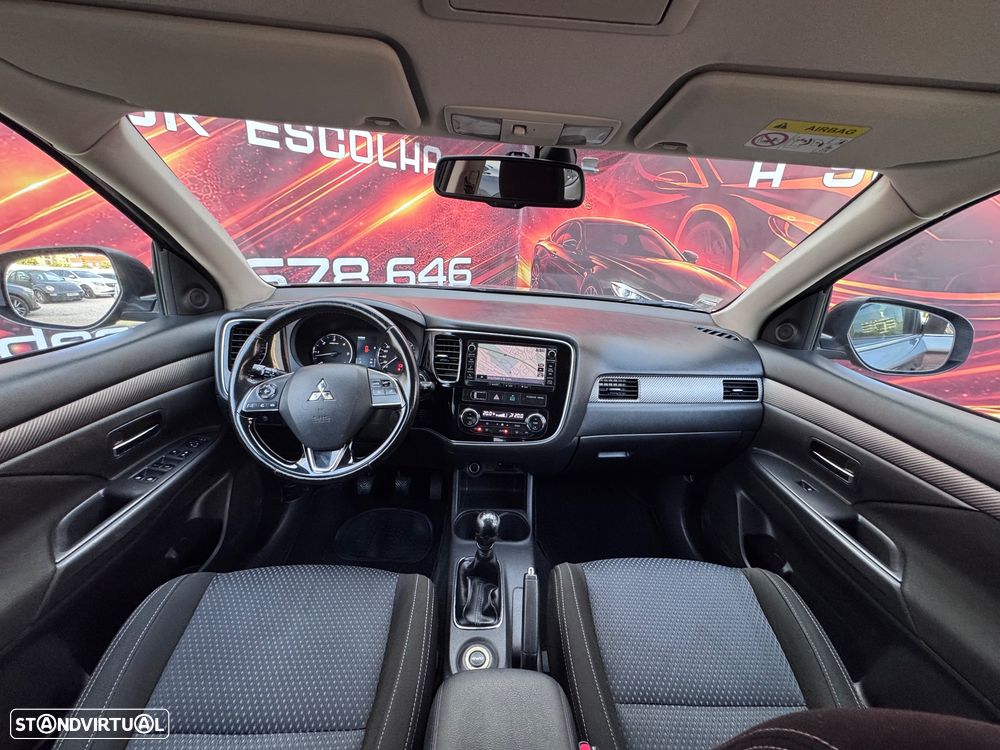 Mitsubishi Outlander 2.2 DI-D Instyle Navi 4WD - 25
