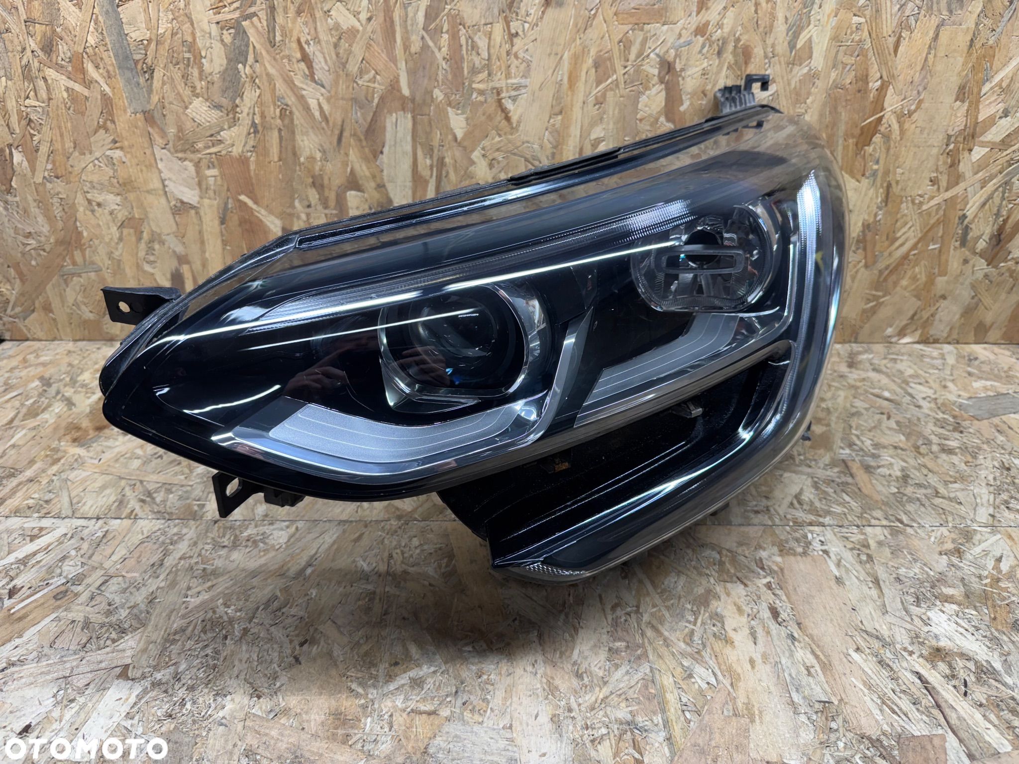 Przednia lewa lampa renault megane iv led - 1