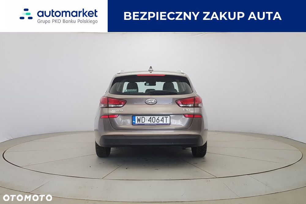 Hyundai i30 1.6 D Classic + - 6