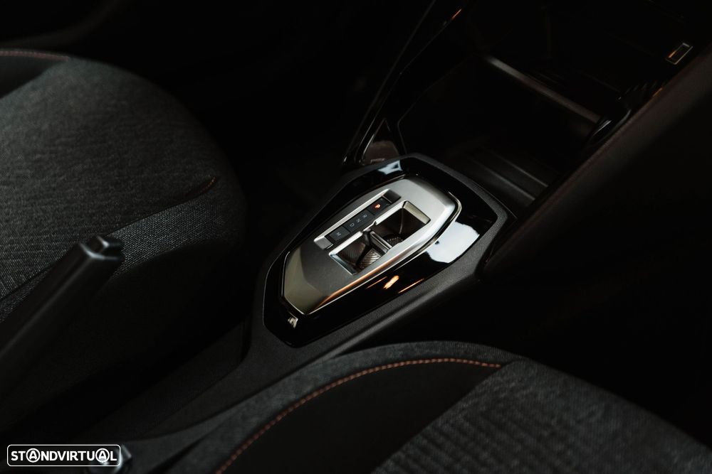 Peugeot 2008 1.2 Hybrid Style e-DCS6 - 24