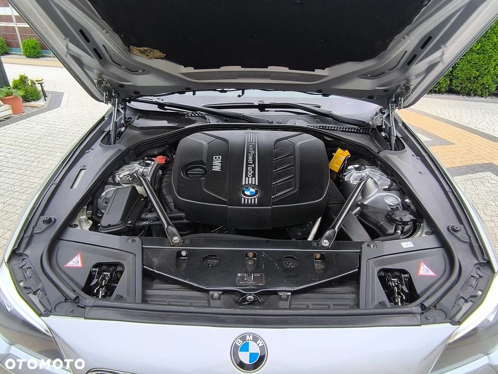 BMW Seria 5 525d - 31