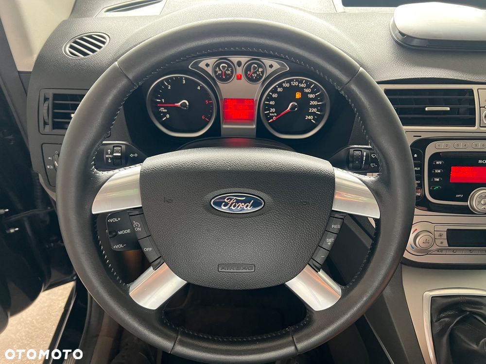 Ford Kuga - 27