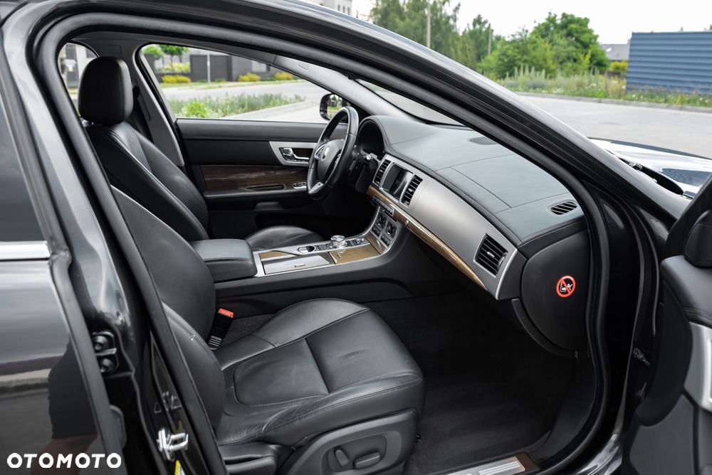 Jaguar XF 2.2 - 23