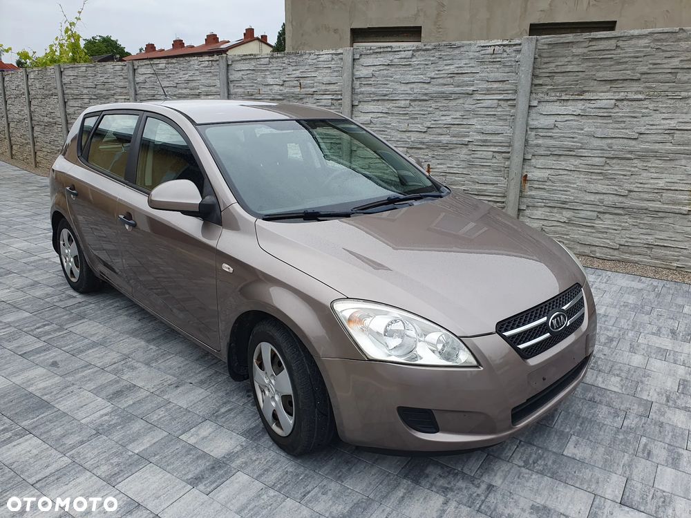 Kia Ceed - 16