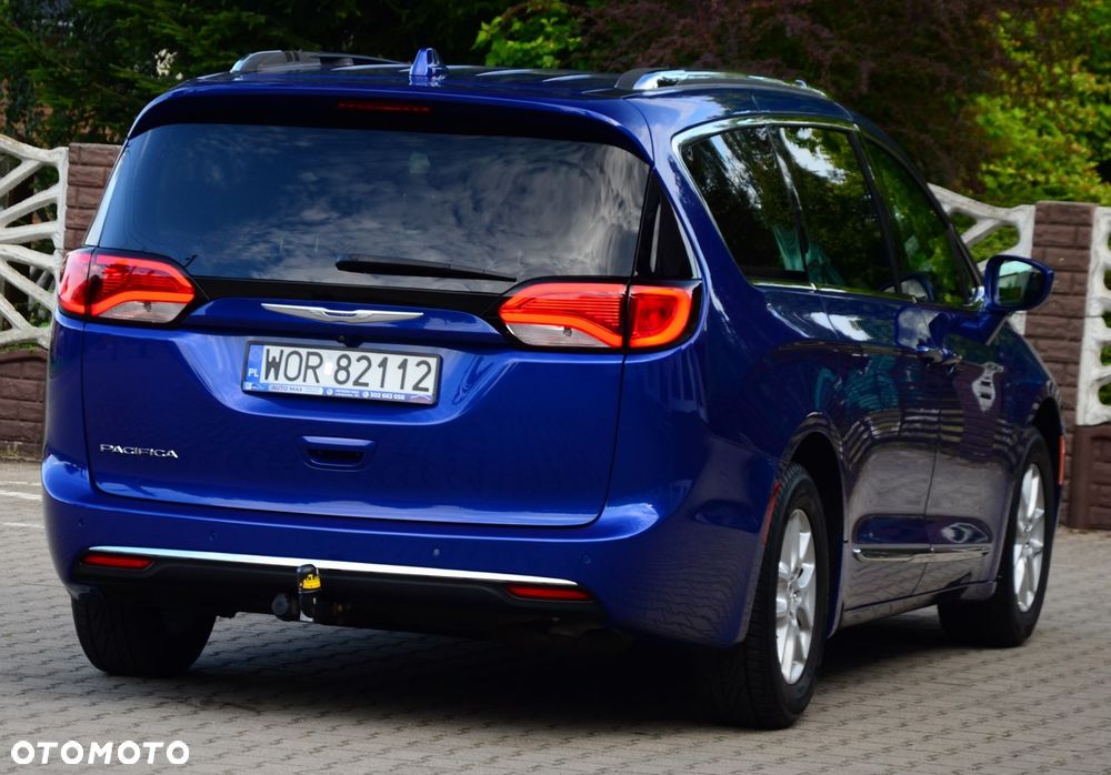 Chrysler Pacifica - 12