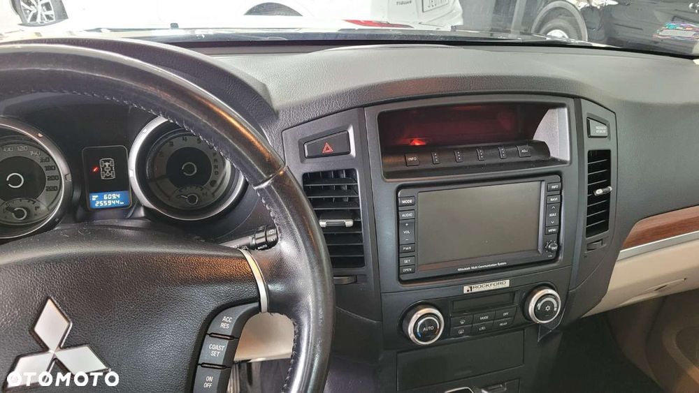 Mitsubishi Pajero - 14