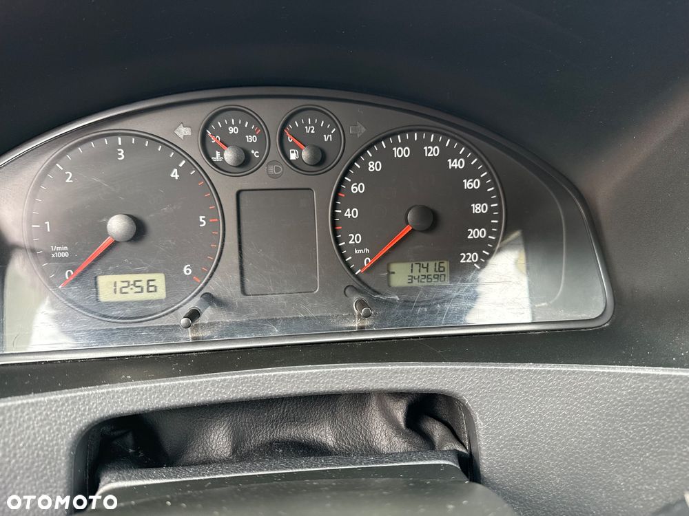 Volkswagen Caravelle - 12