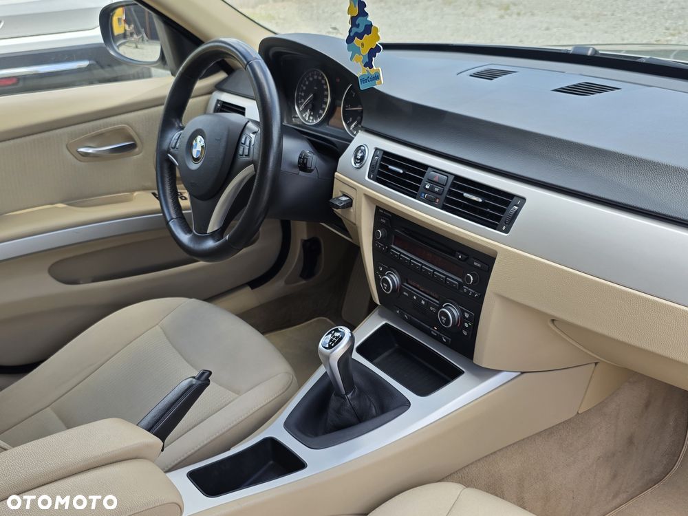 BMW Seria 3 318i - 15