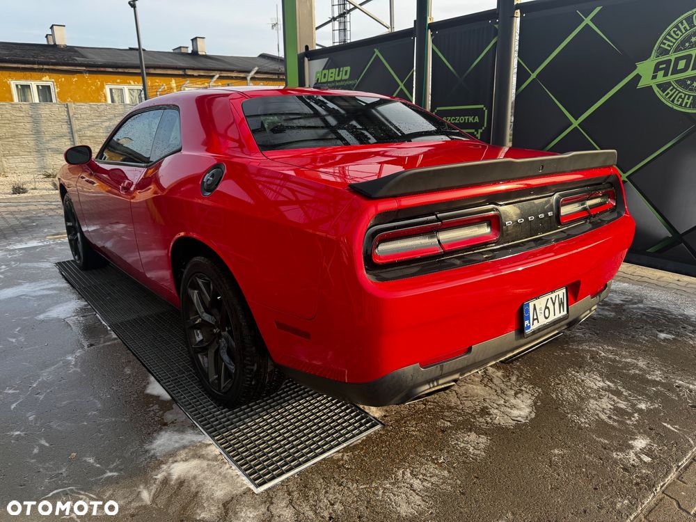 Dodge Challenger - 11