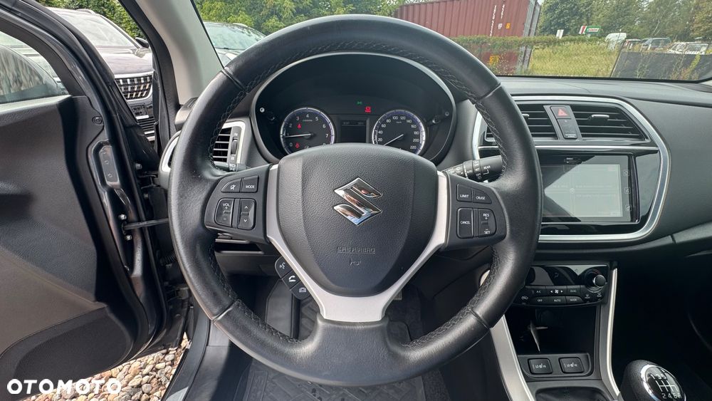 Suzuki SX4 S-Cross 1.4 T Premium - 32