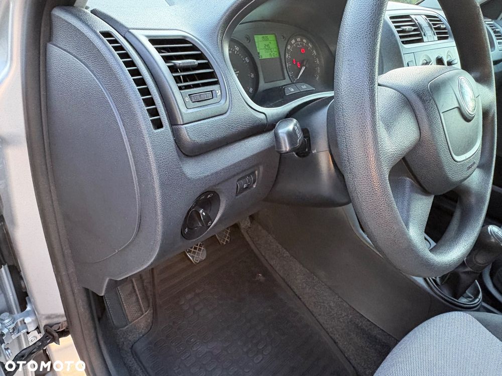 Skoda Fabia 1.2 HTP Ambiente - 22