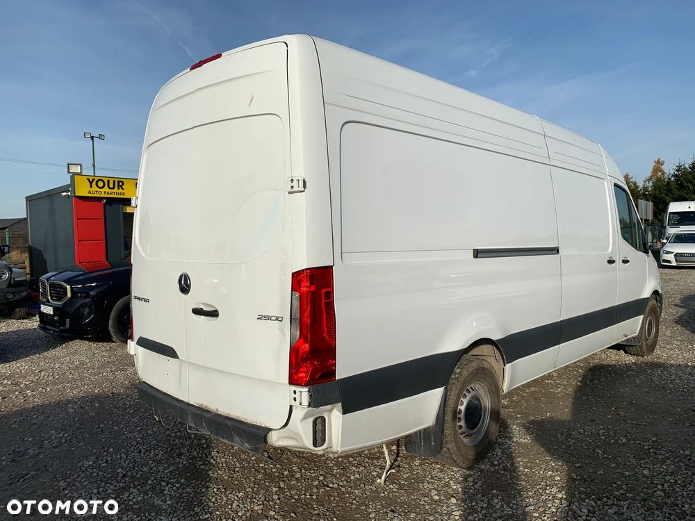 Mercedes-Benz Sprinter - 8