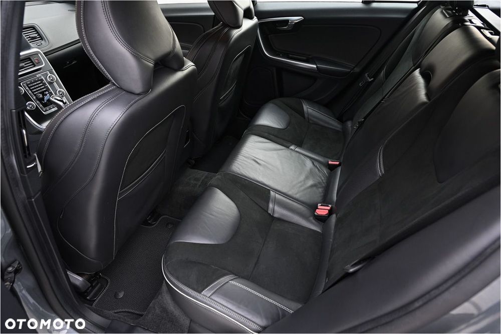 Volvo V60 D5 Geartronic RDesign - 16