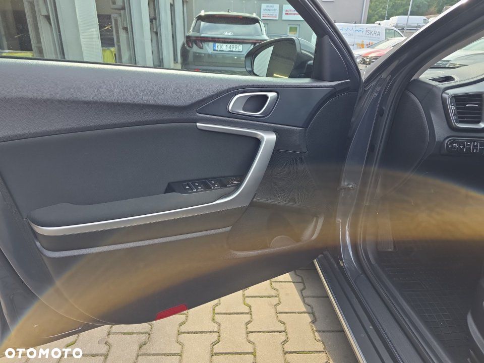 Kia XCeed - 12