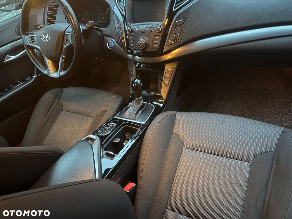 Hyundai i40 Kombi blue 1.7 CRDi DCT Premium - 32