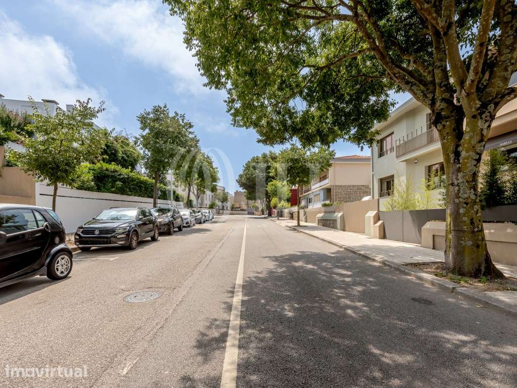 Moradia T5 com estacionamento e jardim, no Porto - Grande imagem: 2/15