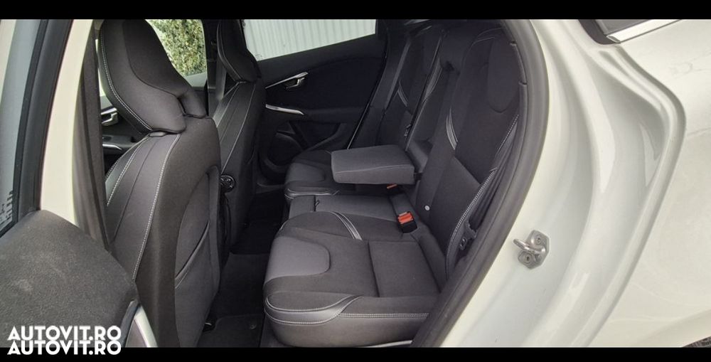 Volvo V40 D4 Momentum - 21