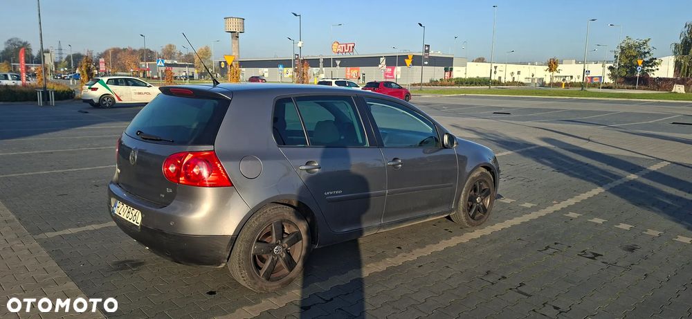 Volkswagen Golf - 6