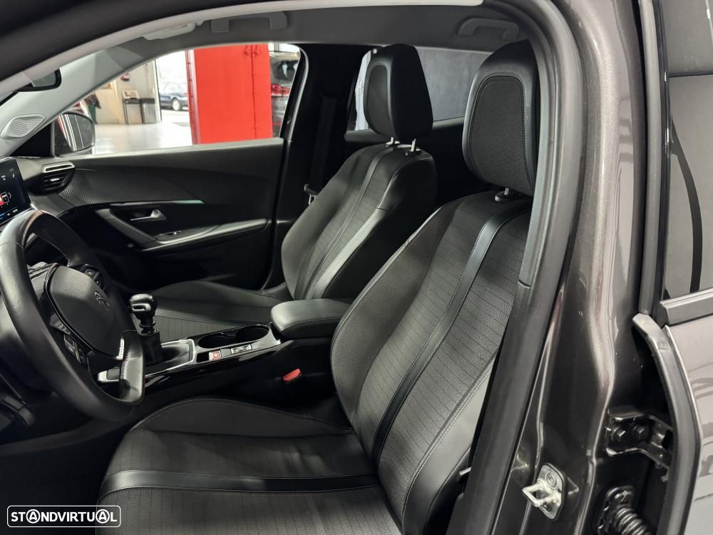 Peugeot 2008 PureTech 100 Allure - 24