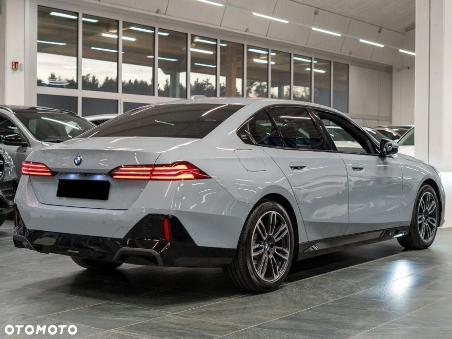 BMW Seria 5 520d xDrive mHEV M Sport - 6