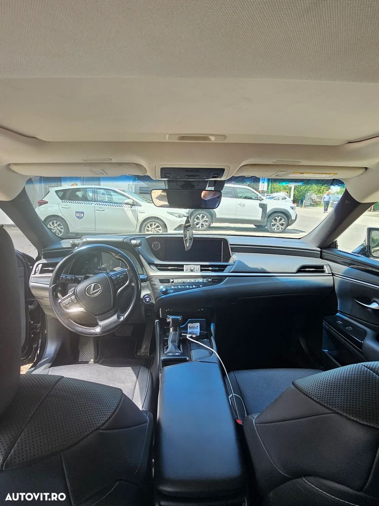 Lexus Seria ES 300h 2.5 TNGA HV 25H- 4X2 CVT Business - 1