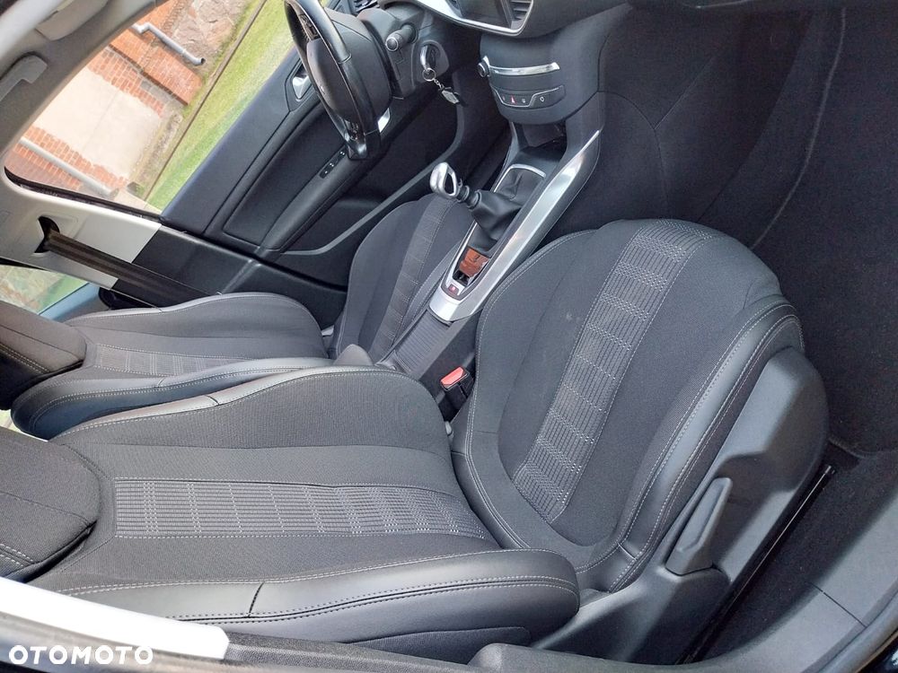 Peugeot 308 BlueHDi 130 Stop & Start Allure Business-Paket - 24