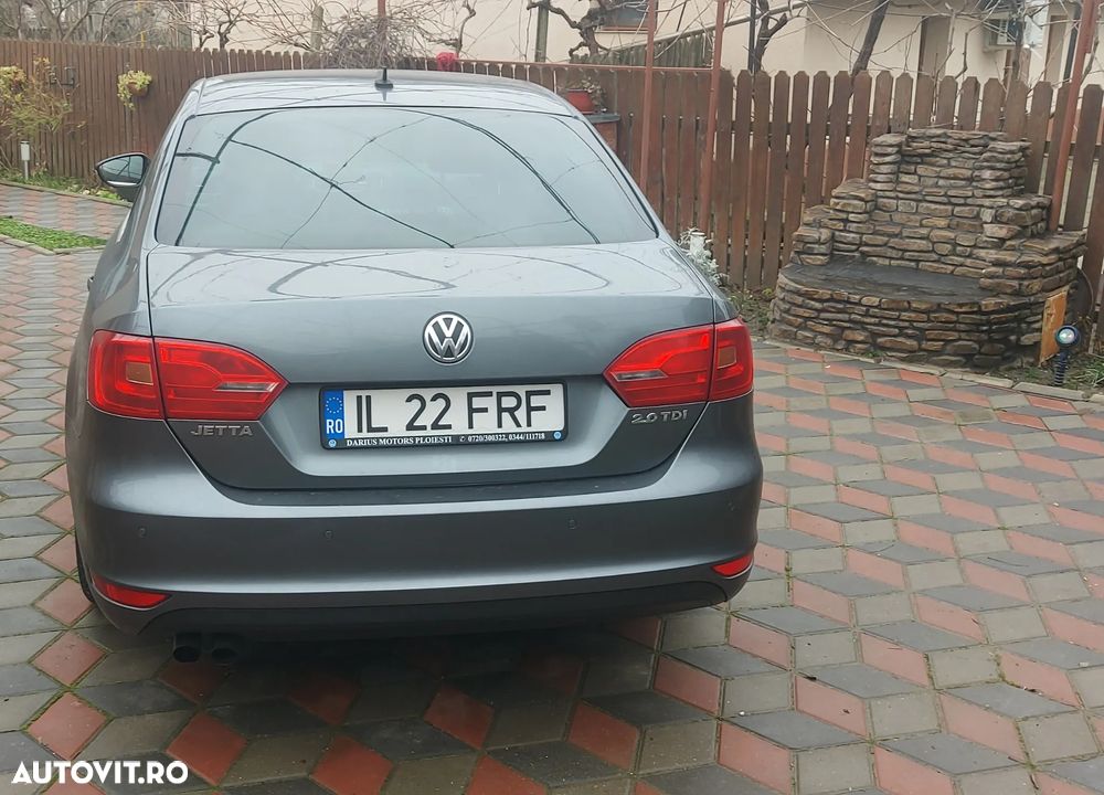 Volkswagen Jetta 2.0 TDI Sportline DSG - 4