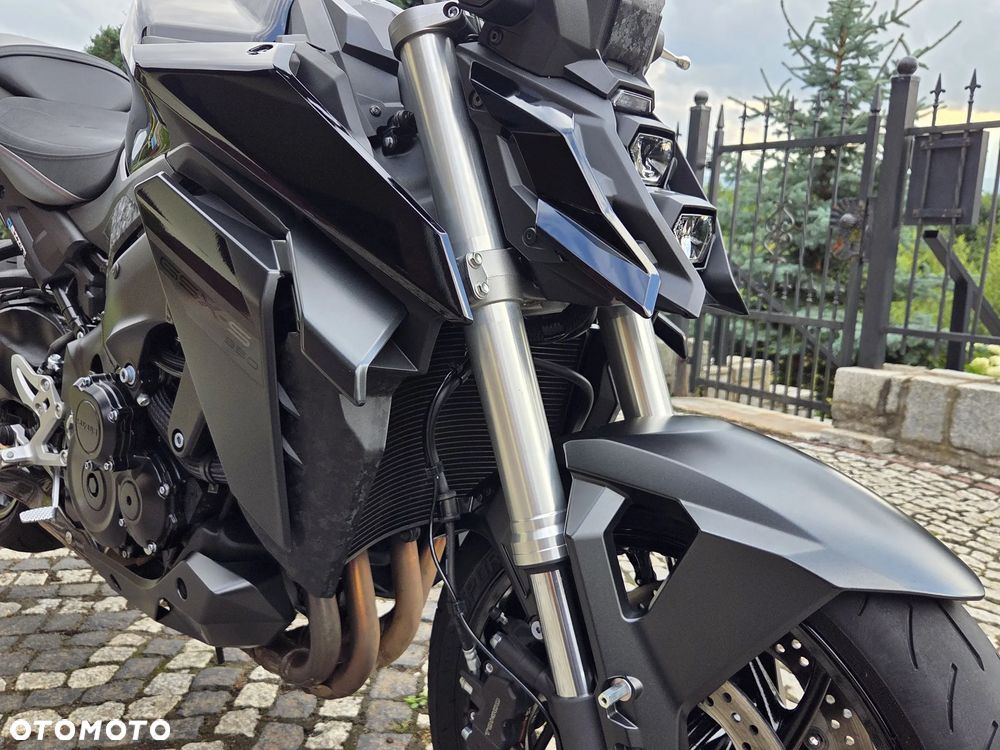 Suzuki GSX - 28
