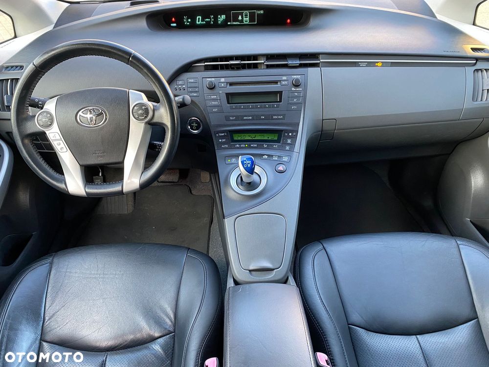 Toyota Prius (Hybrid) Comfort - 13