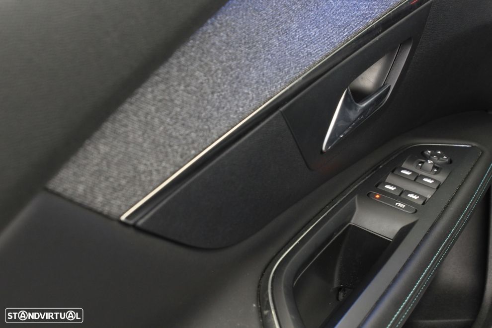 Peugeot 5008 1.2 PureTech Allure Pack - 24