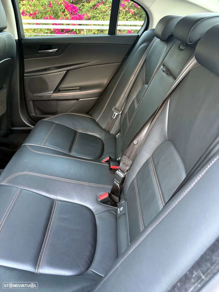 Jaguar XE 20d AWD Aut. Portfolio - 20