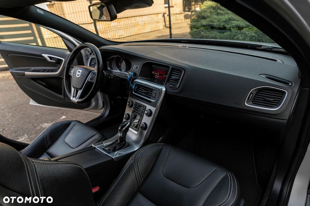 Volvo V60 D2 Geartronic Momentum - 26