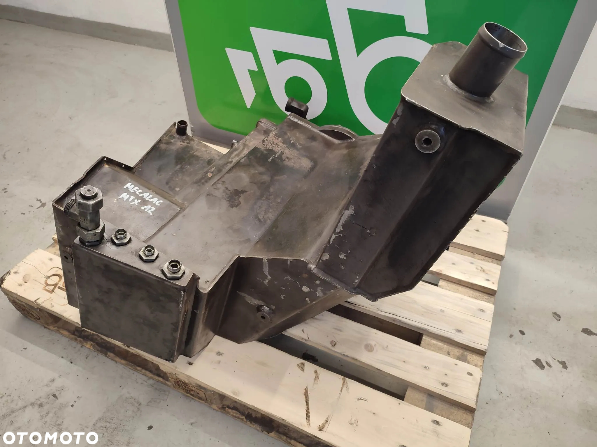 Zbiornik hydrauliczny oleju Mecalac MTX 12 (MF5020215D) - 4