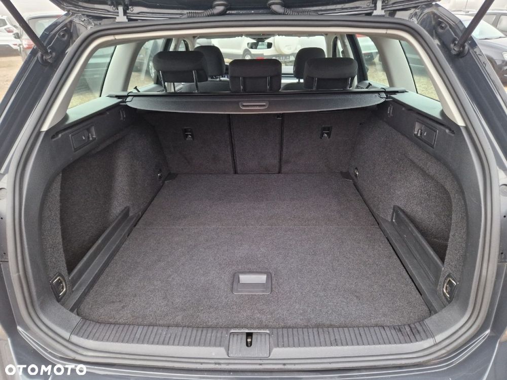 Volkswagen Passat - 18
