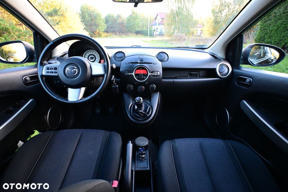 Mazda 2 - 25