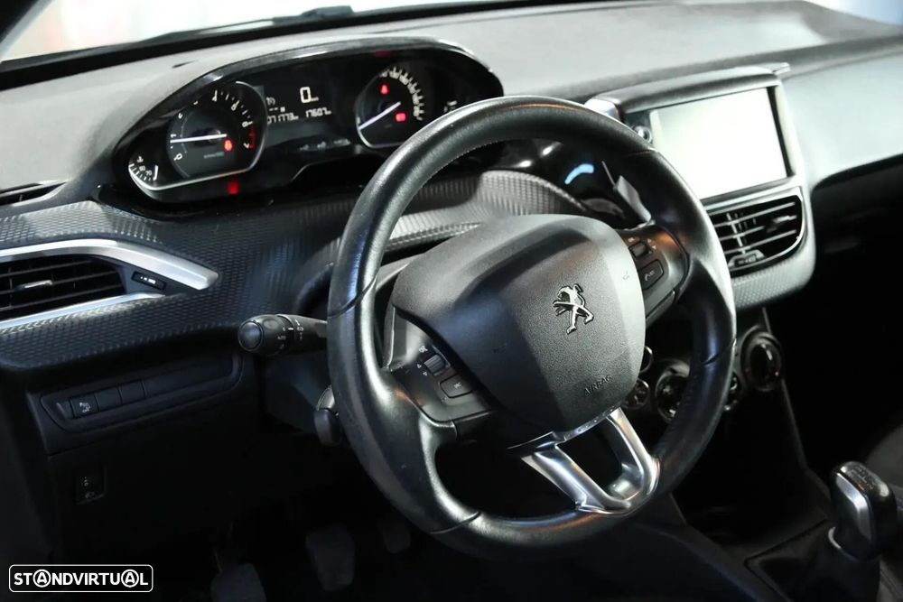 Peugeot 208 2018 photo 2