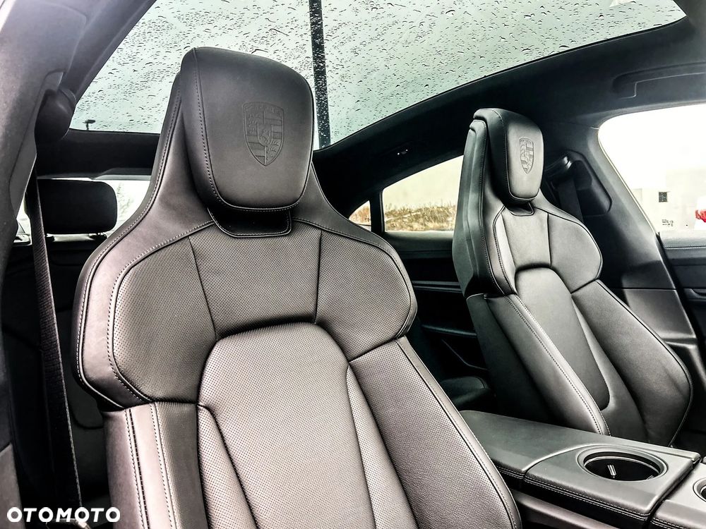 Porsche Taycan 105kWh Black Edition - 11