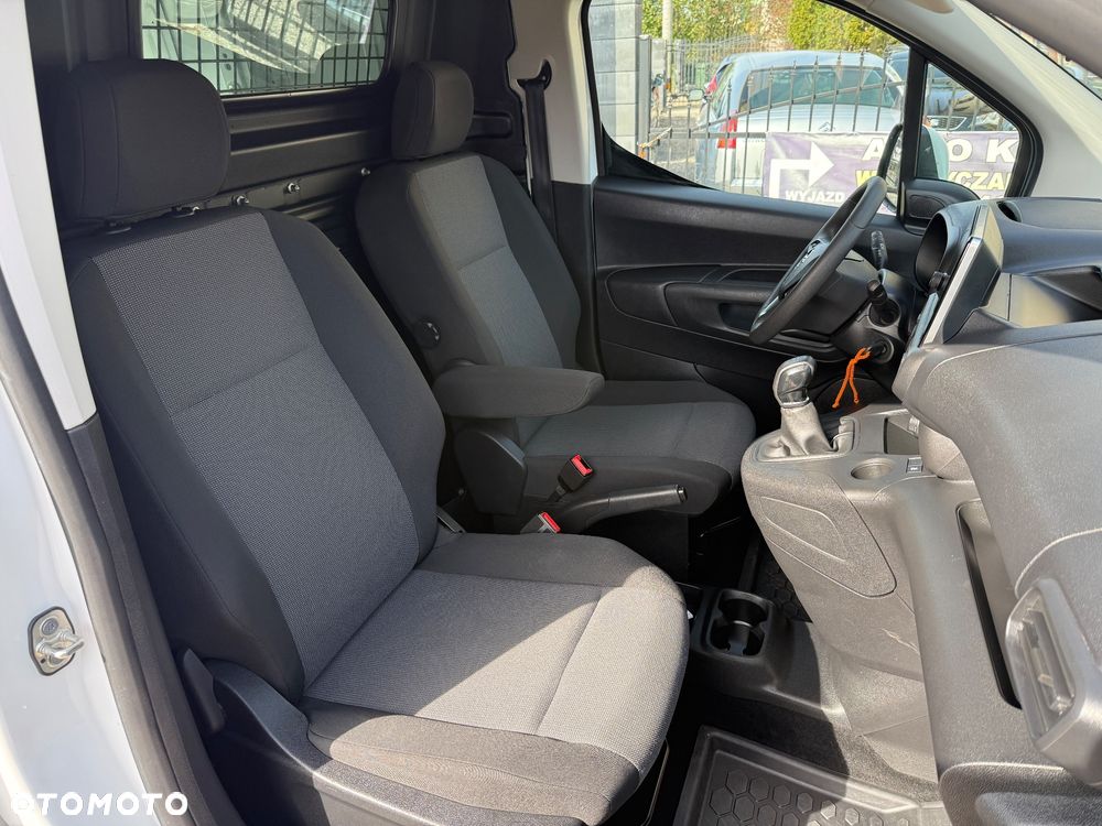 Opel COMBO - 17