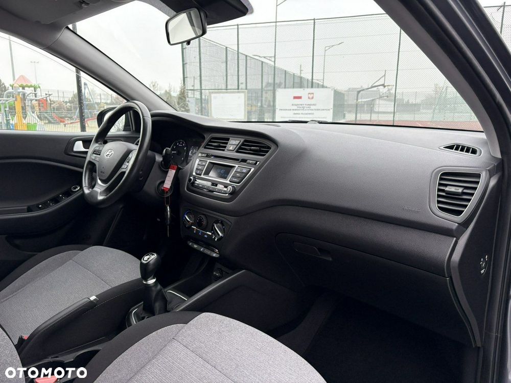 Hyundai i20 1.2 YES Gold - 13