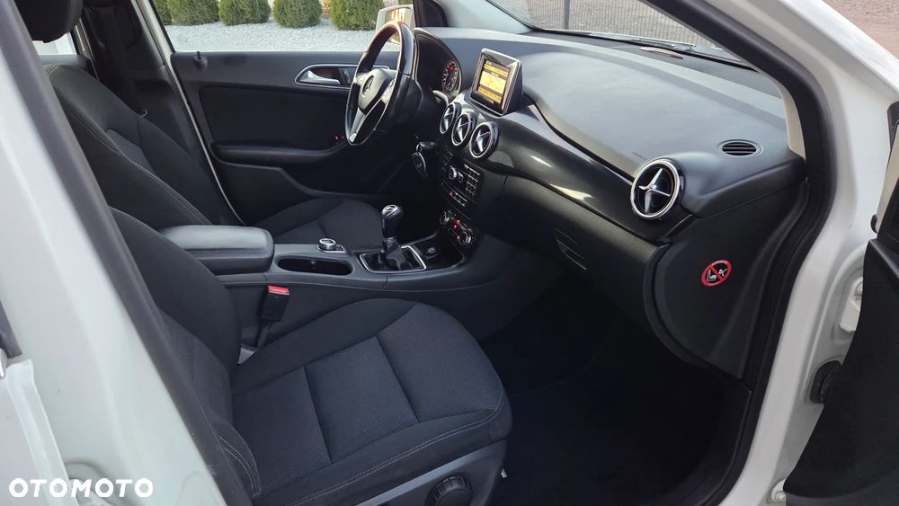 Mercedes-Benz Klasa B 180 (BlueEFFICIENCY) - 36