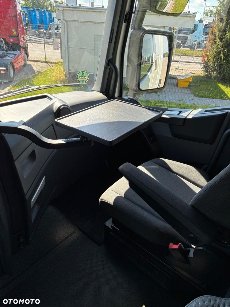 Renault T480 HIGH Sleeper Cab - 17