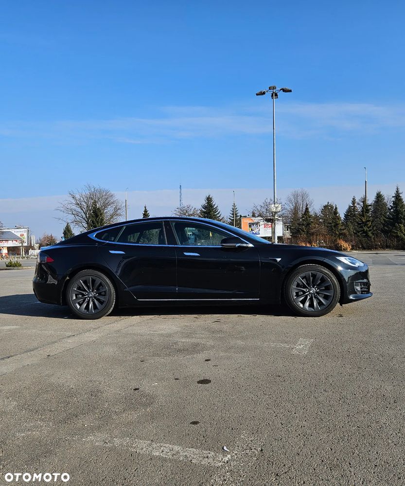 Tesla Model S - 16