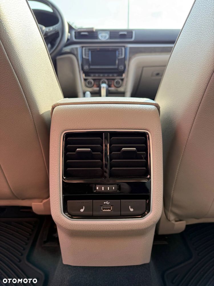 Volkswagen Passat - 19