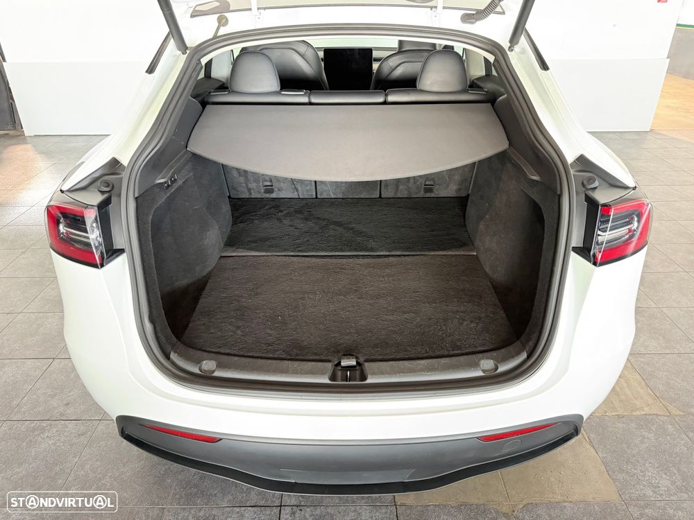 Tesla Model Y - 7